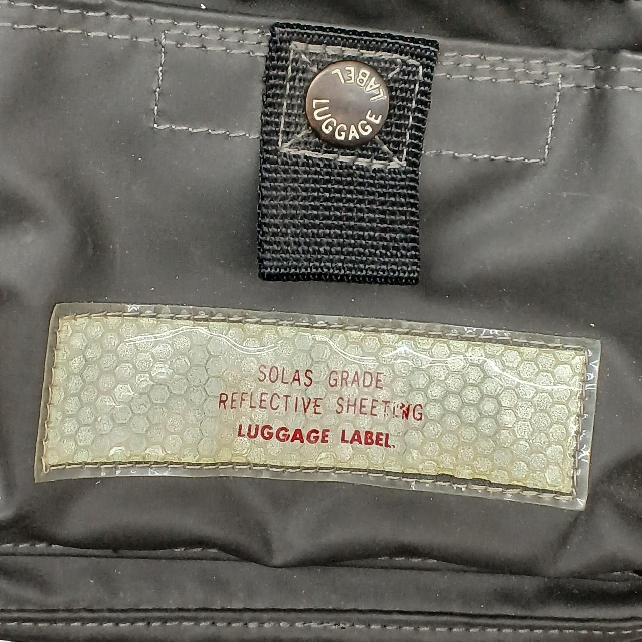 経年劣化と思われる状態です。ペタ付き無し