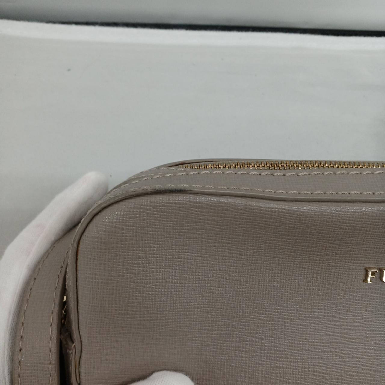 擦れで黒い汚れあり