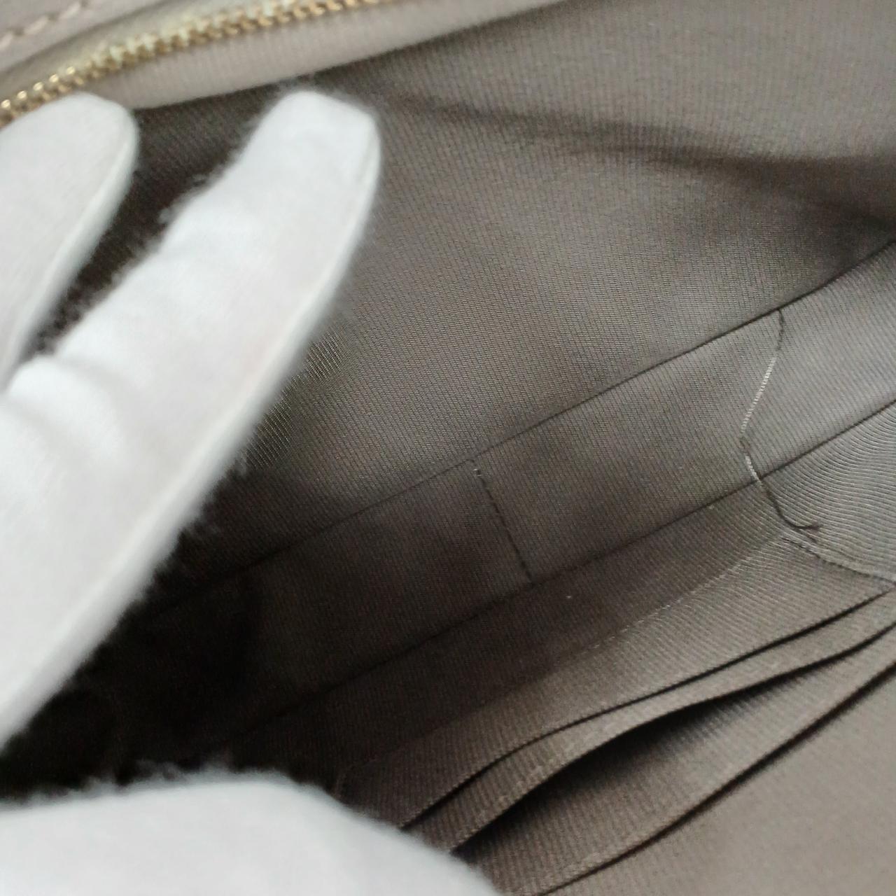 糸が出ています