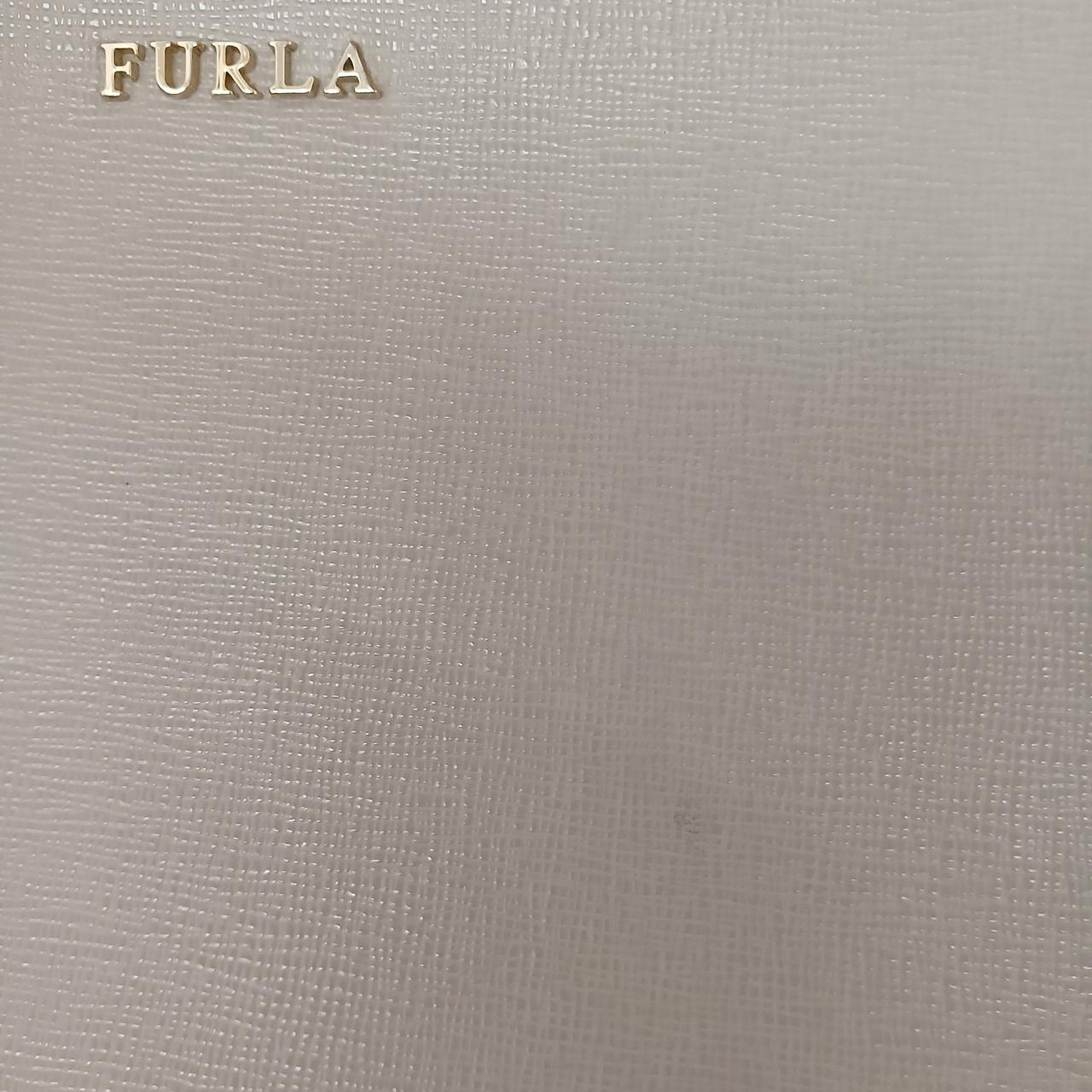 小さな汚れあり