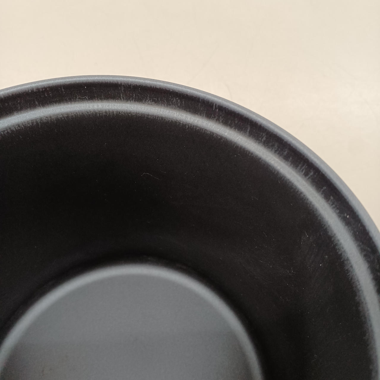 ポット内側
全体的に擦れあり