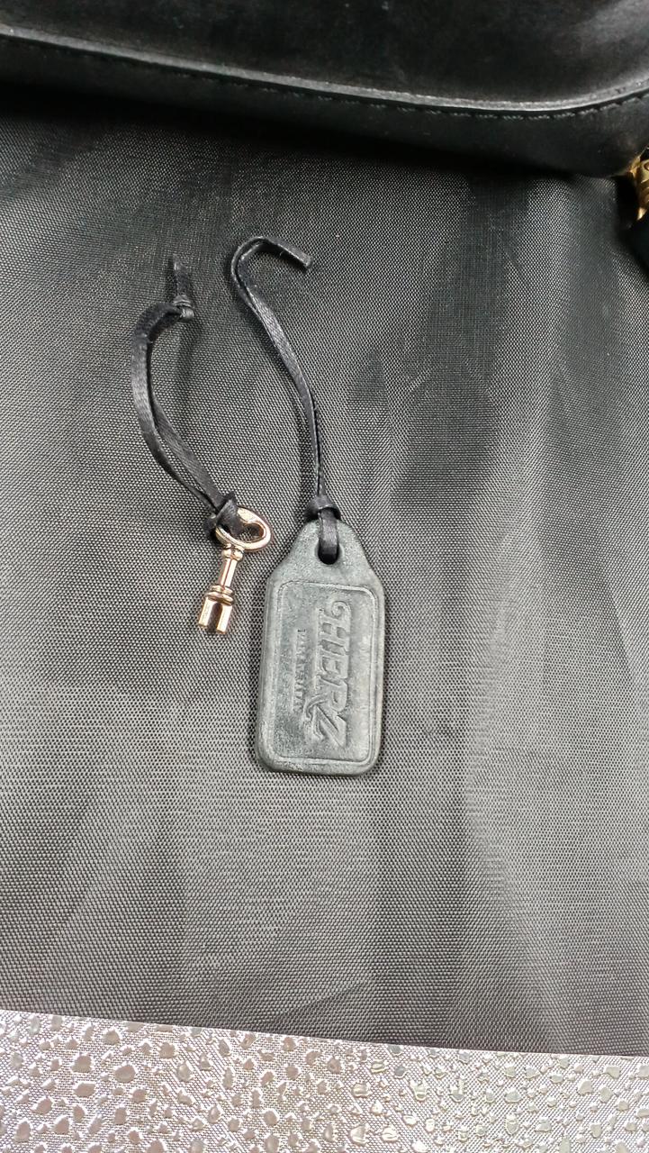 鍵とチャームあります。