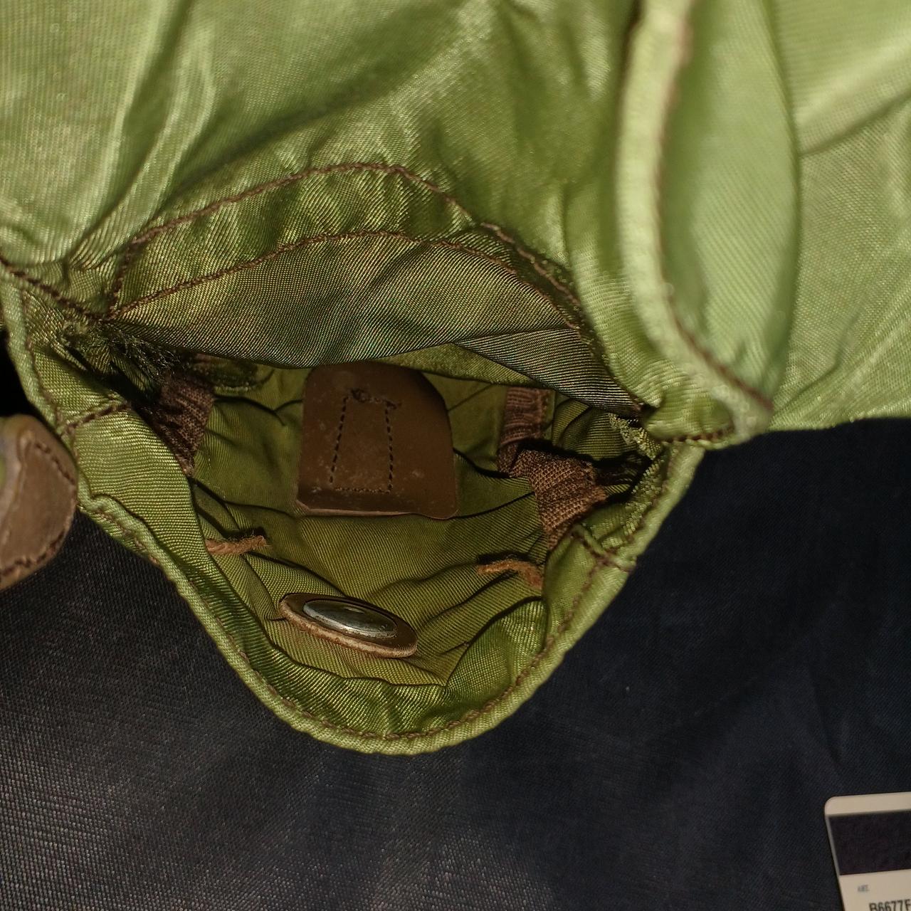 小さいポケット内部にもカビ跡あります