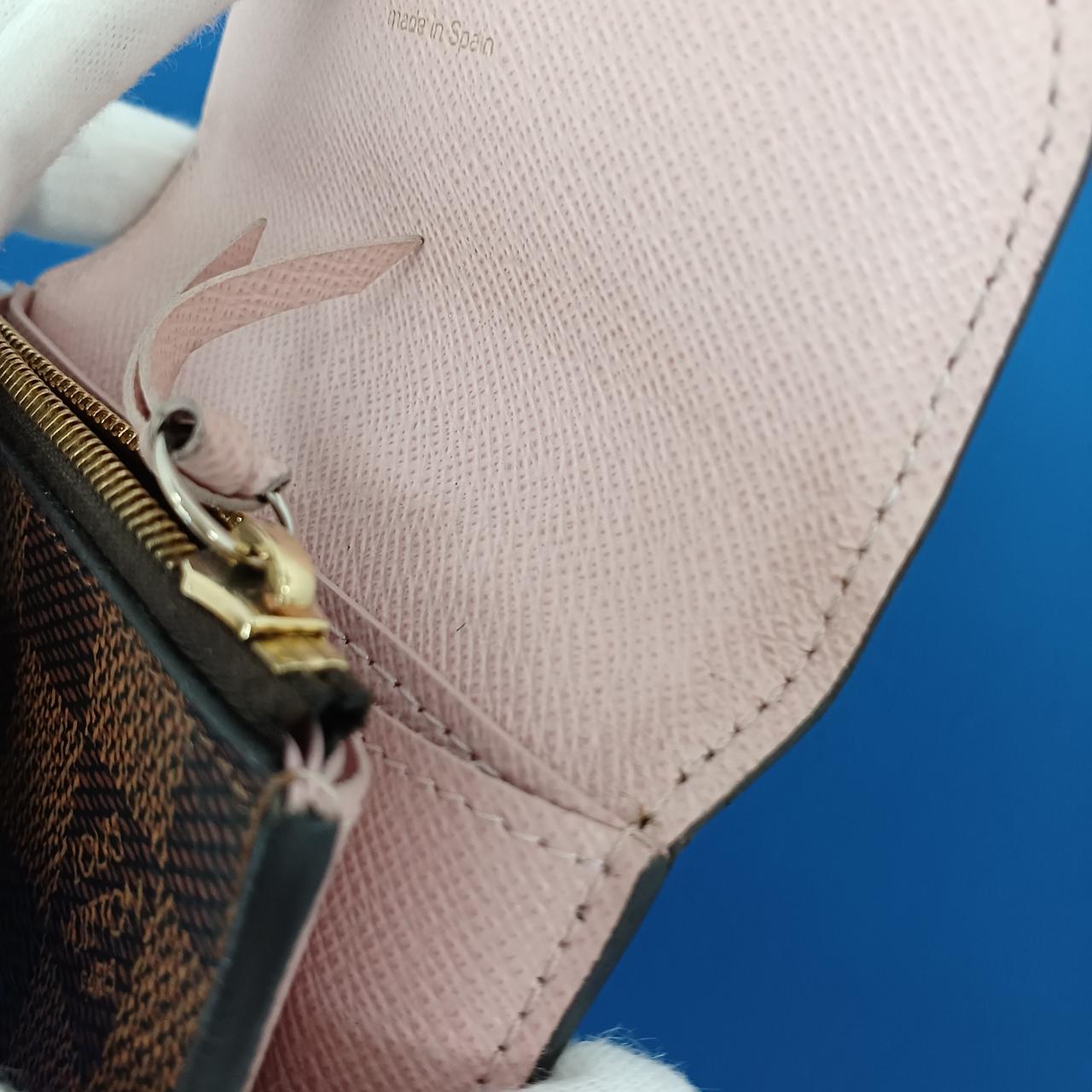 擦れ、ひび割れあります。