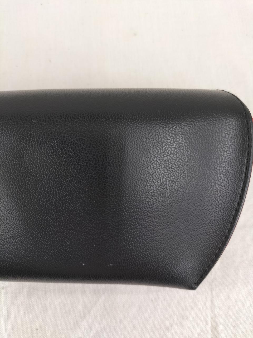 汚れの様なもの有り