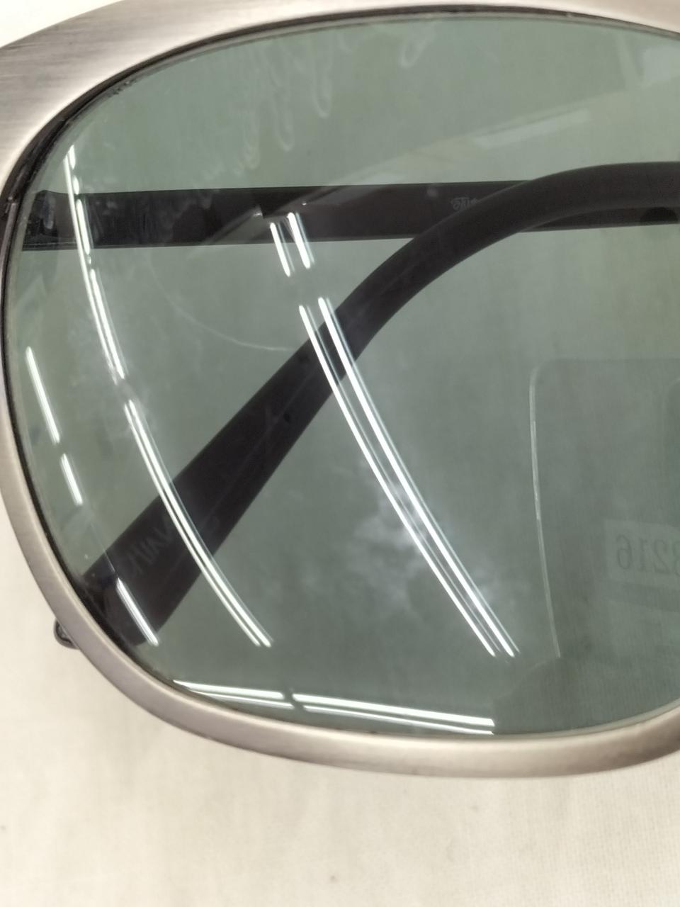 見えづらいですが、キズの様なもの有り