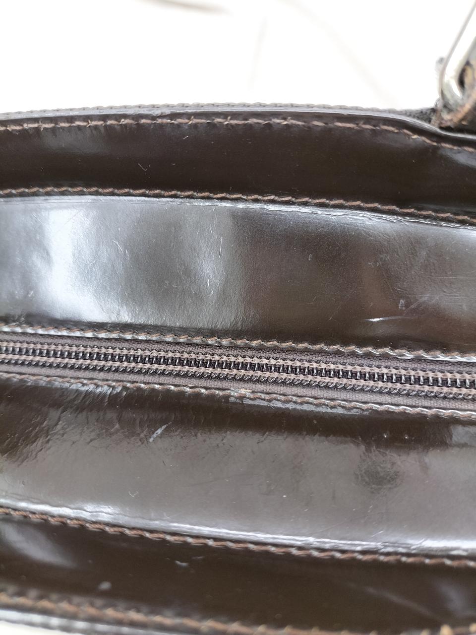 キズの様なもの有り