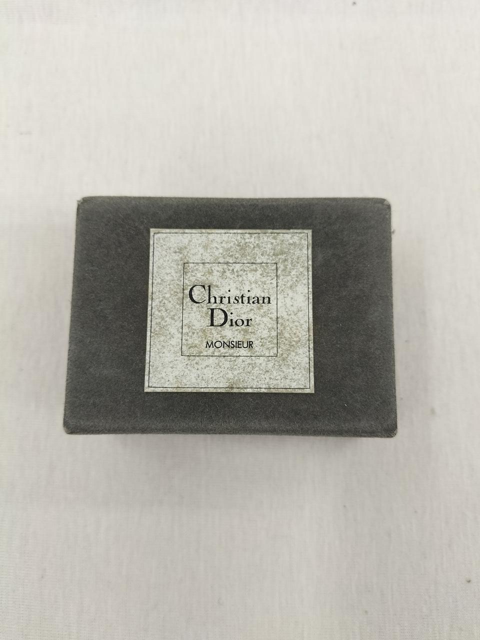 汚れの様なもの有り