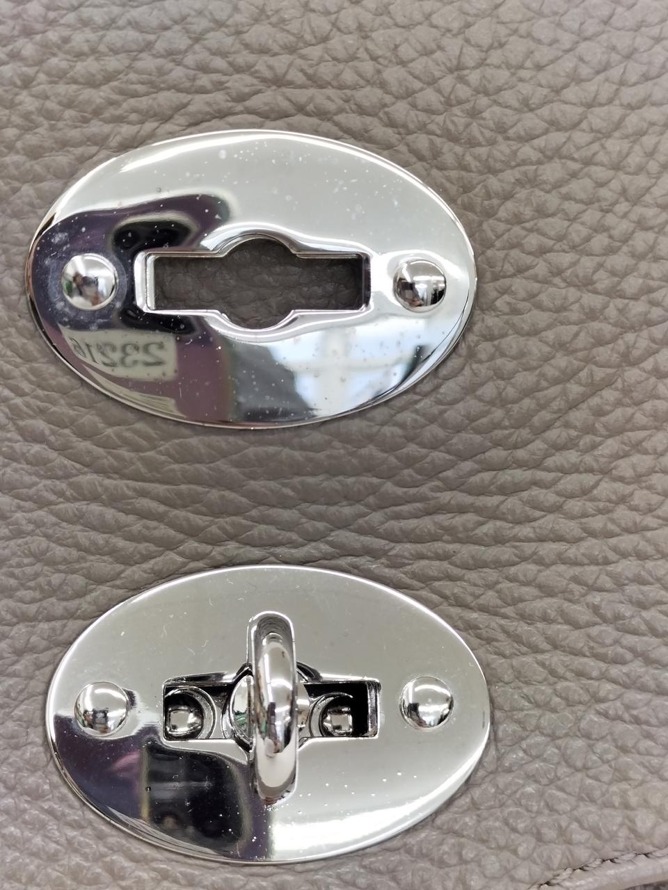 汚れの様なもの有り