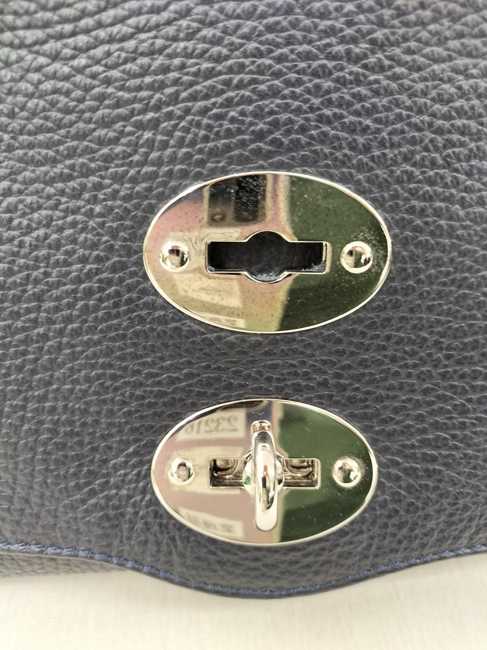 汚れの様なもの有り