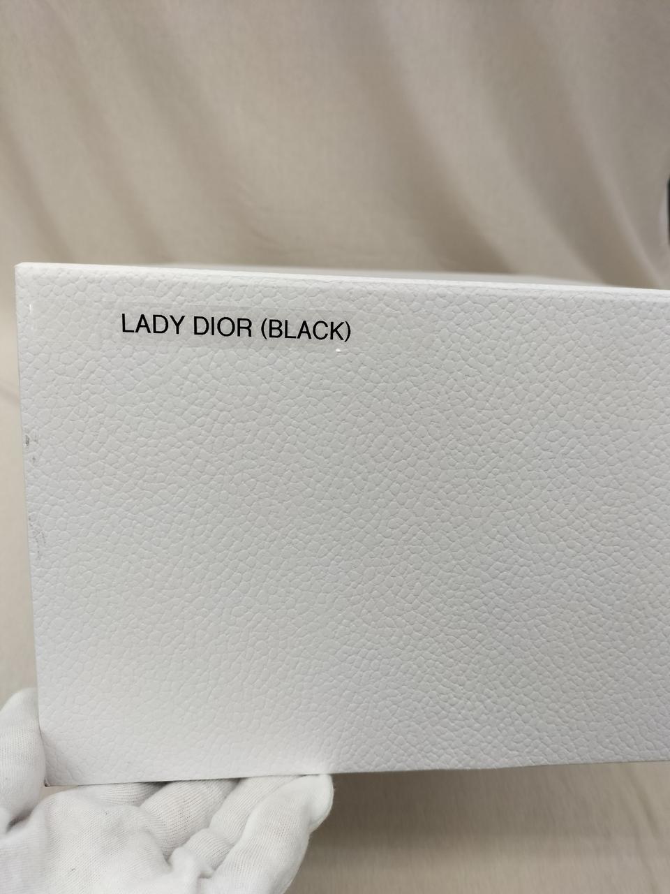 外箱にシール付いています