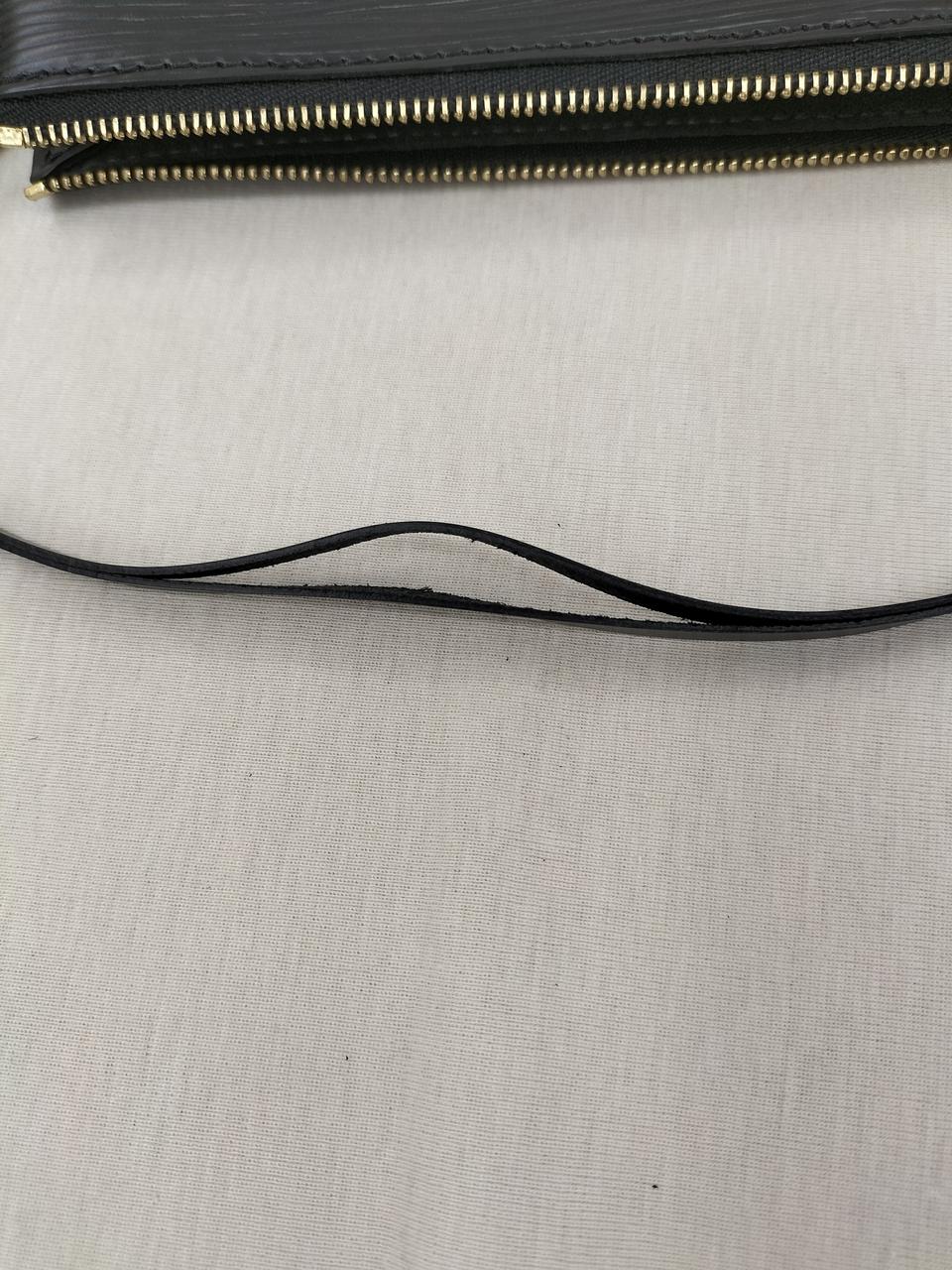 ショルダー部分に割れ有り