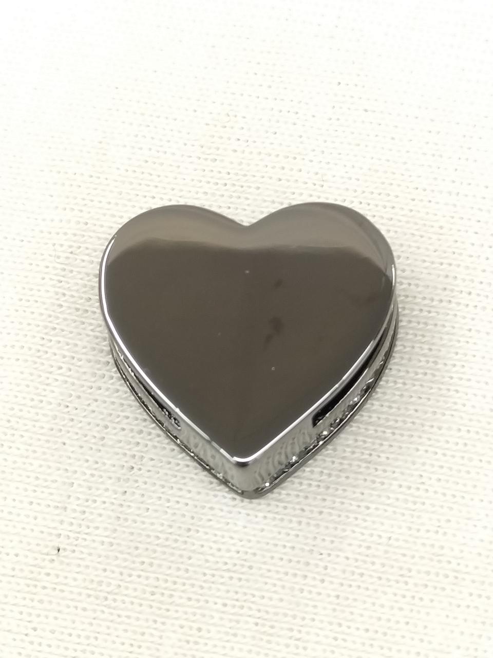 黒い汚れの様なもの有り