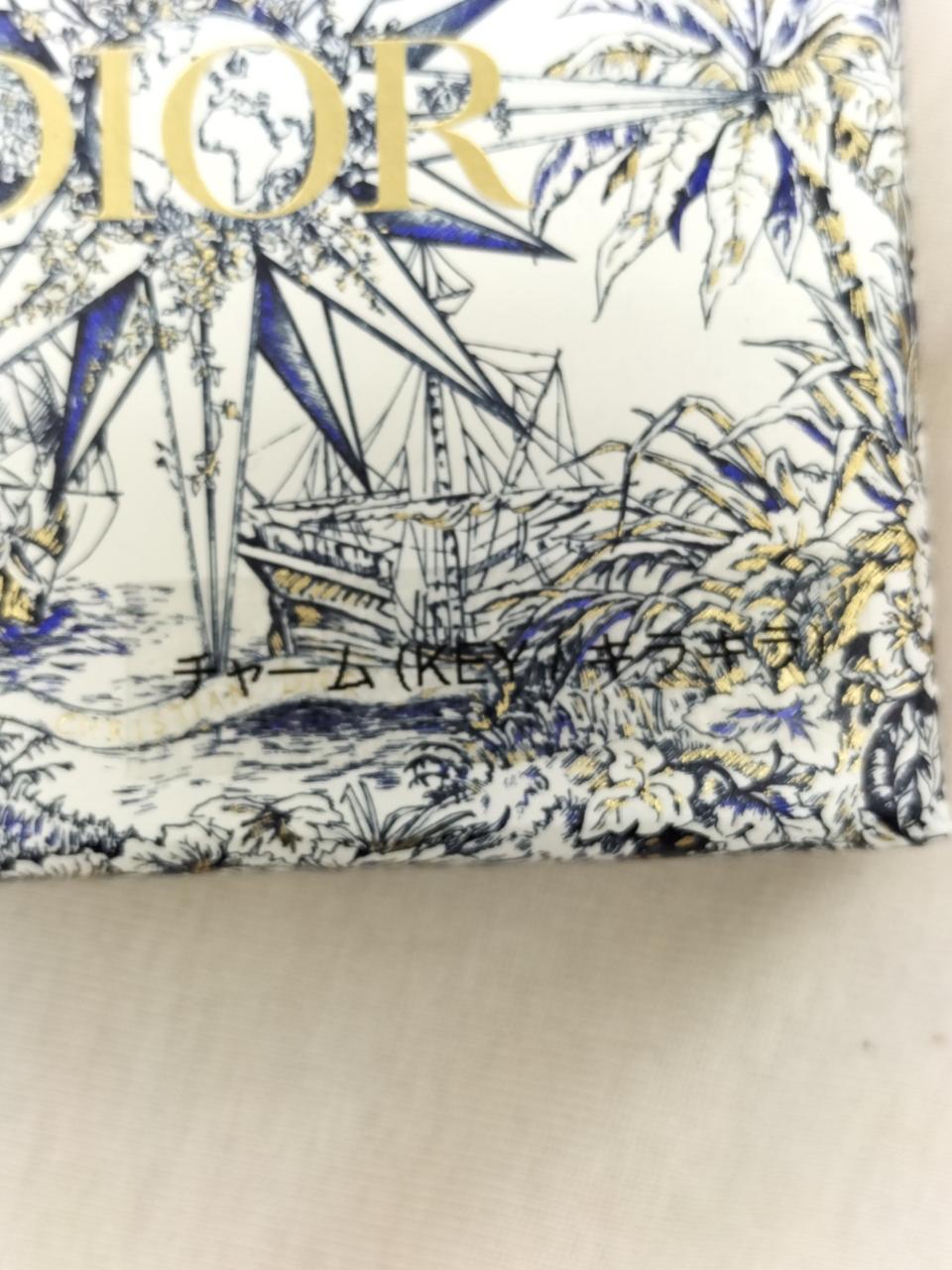 外箱にシール付いてます