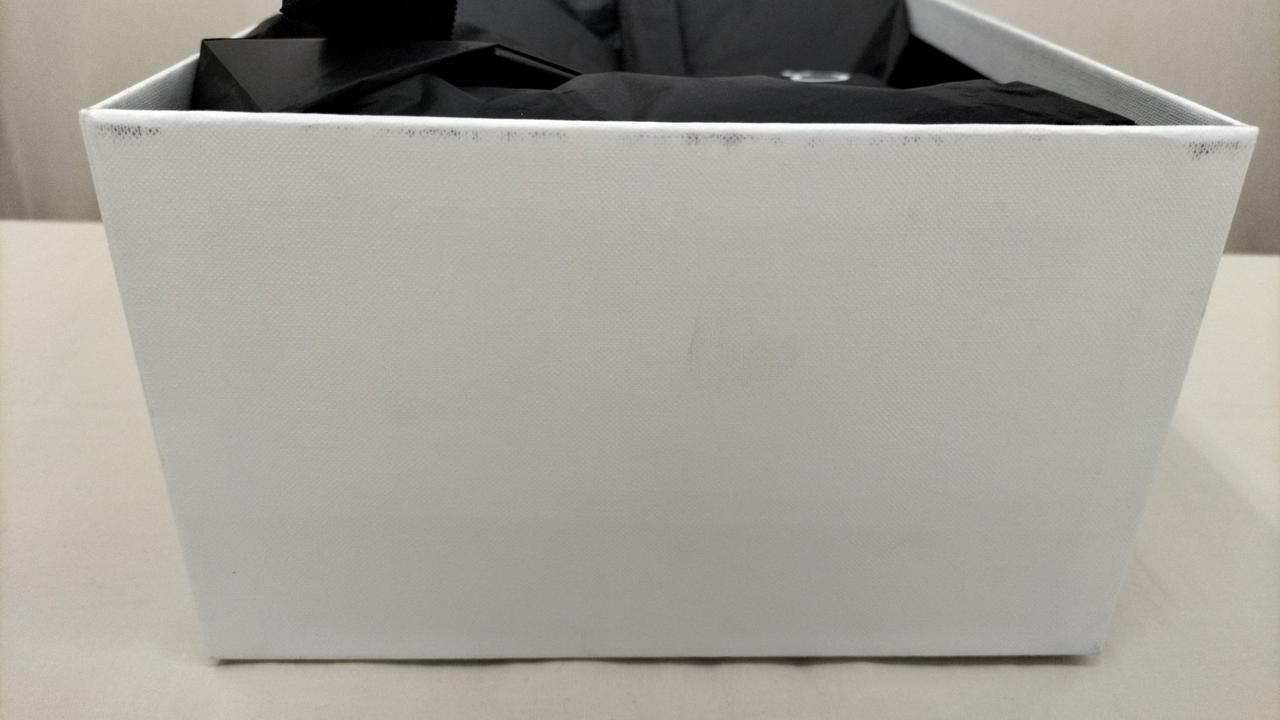 外箱複数箇所汚れ有