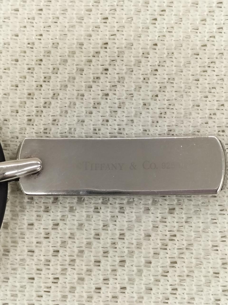 見えづらいですが、細いキズ有