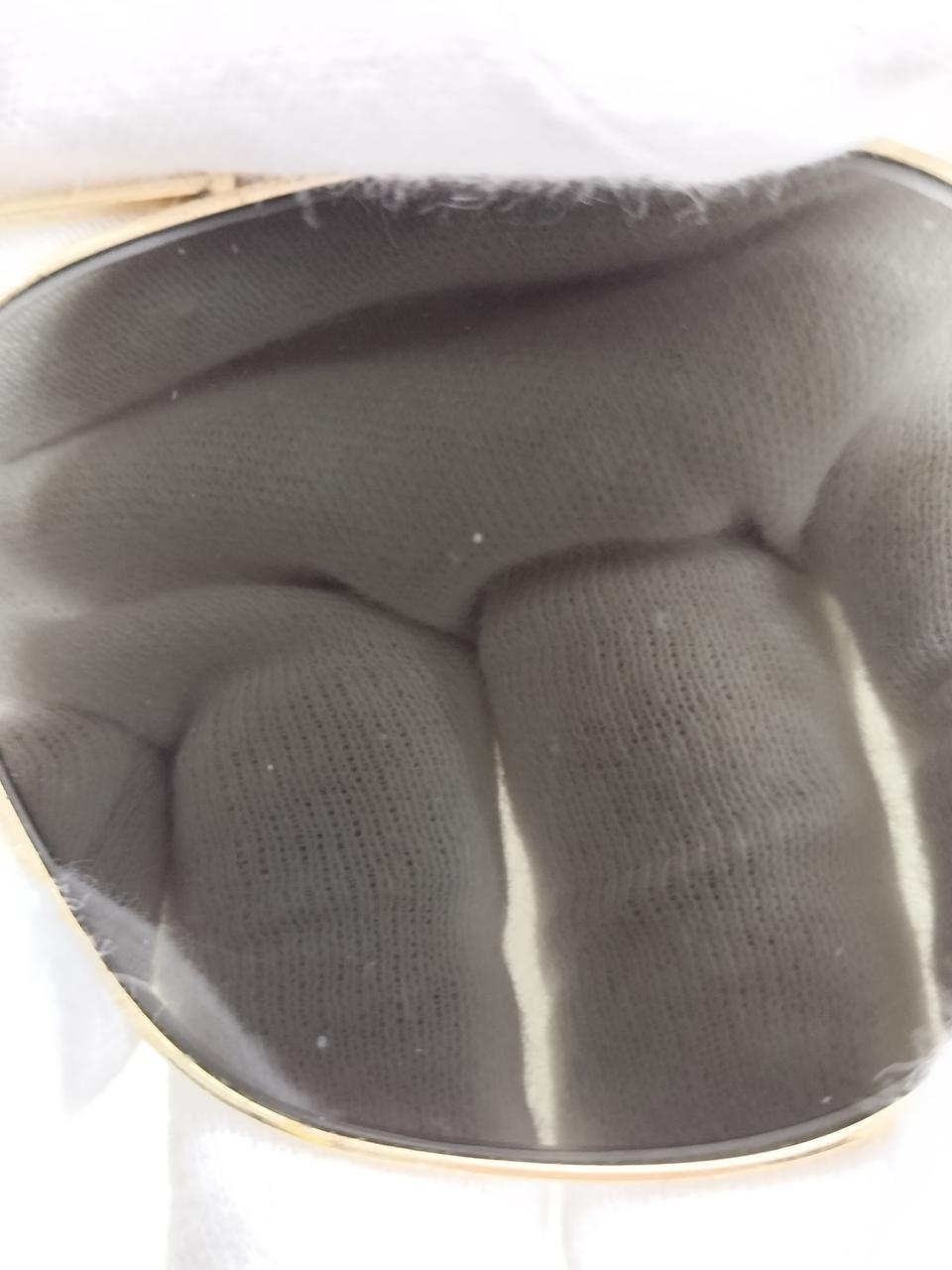 見えづらいですが、レンズにキズ有