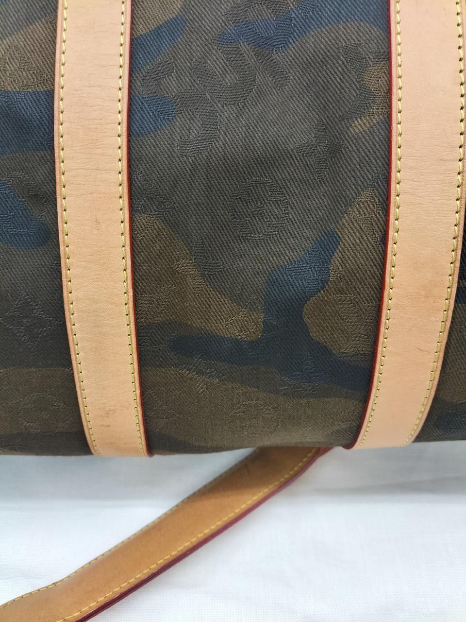 汚れの様なもの有り