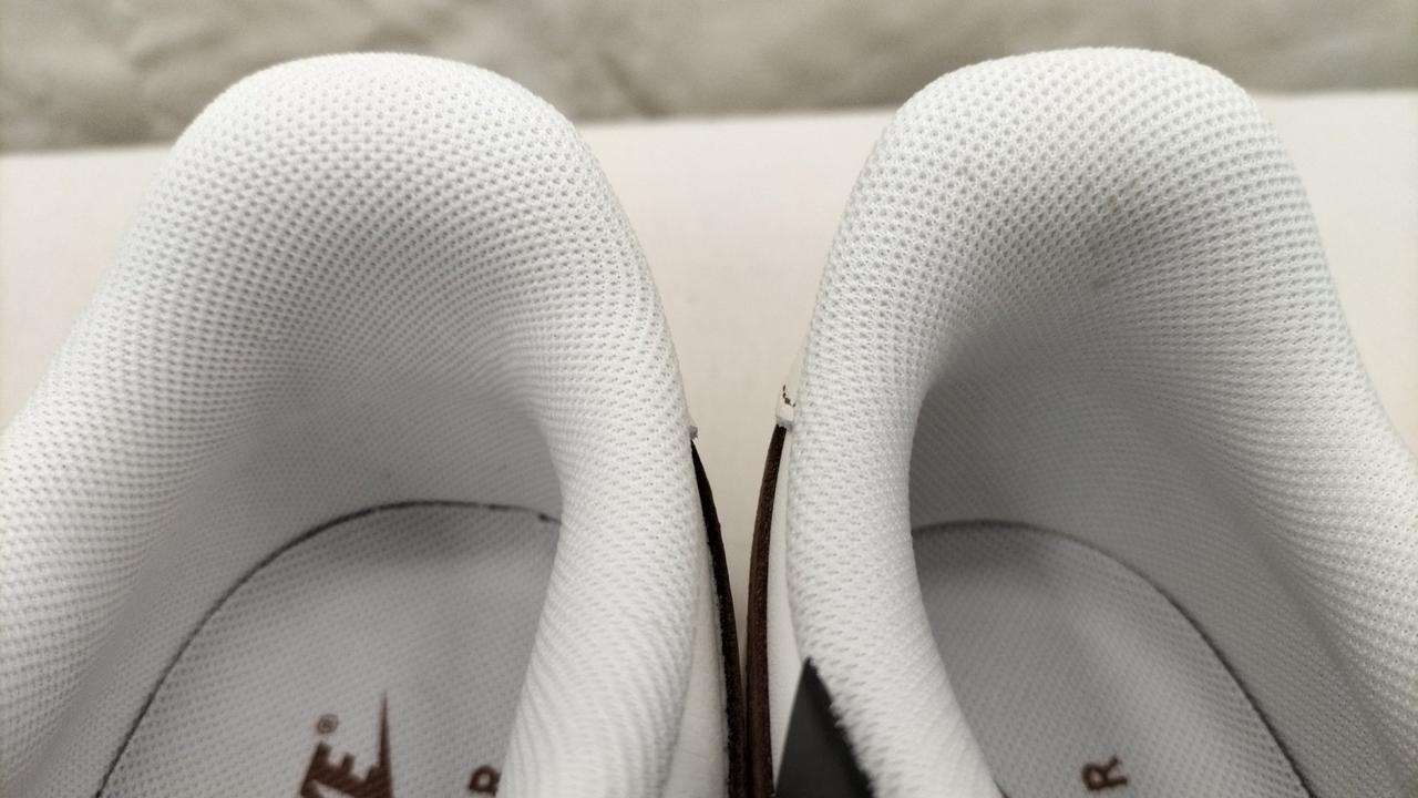 左足かかと部分汚れ有