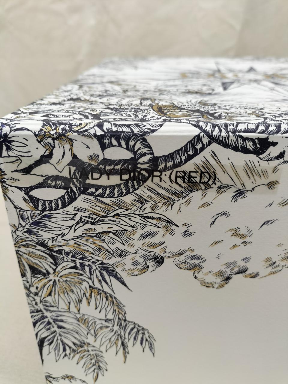 外箱にシール付いてます