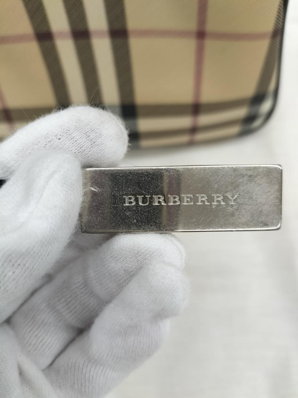 汚れの様なもの有り