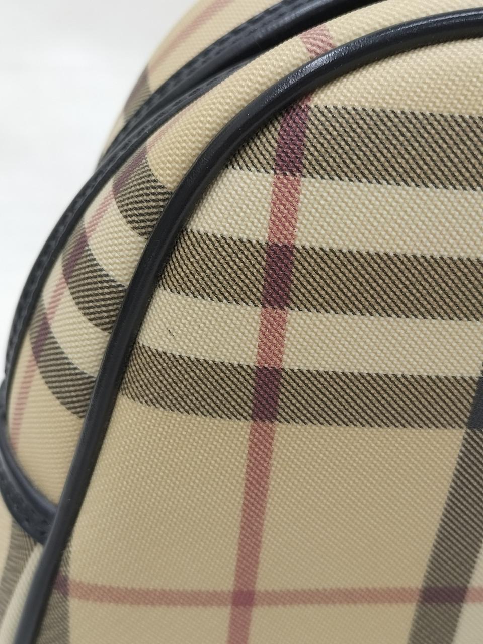 汚れの様なもの有り