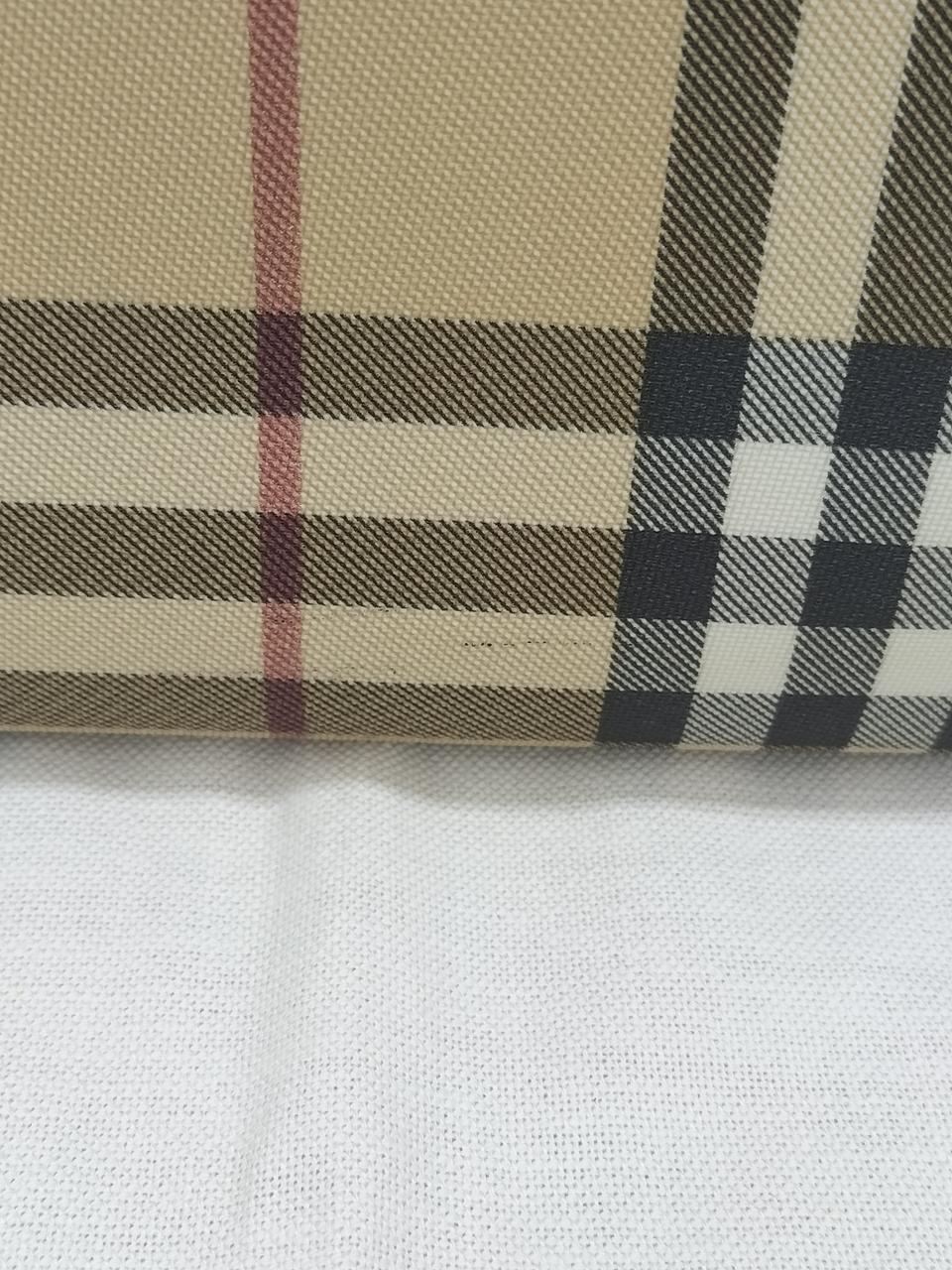 汚れの様なもの有り