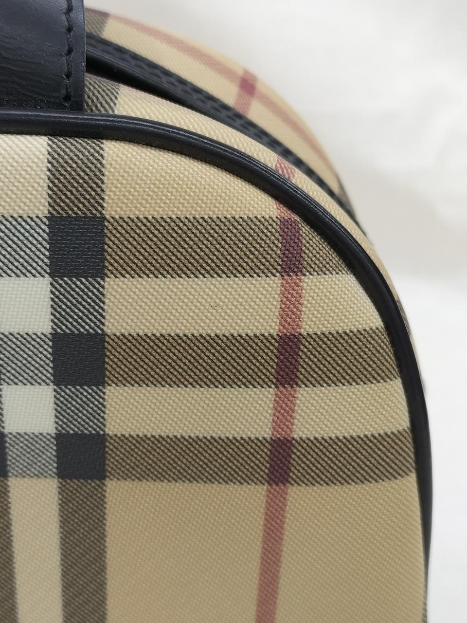 汚れの様なもの有り