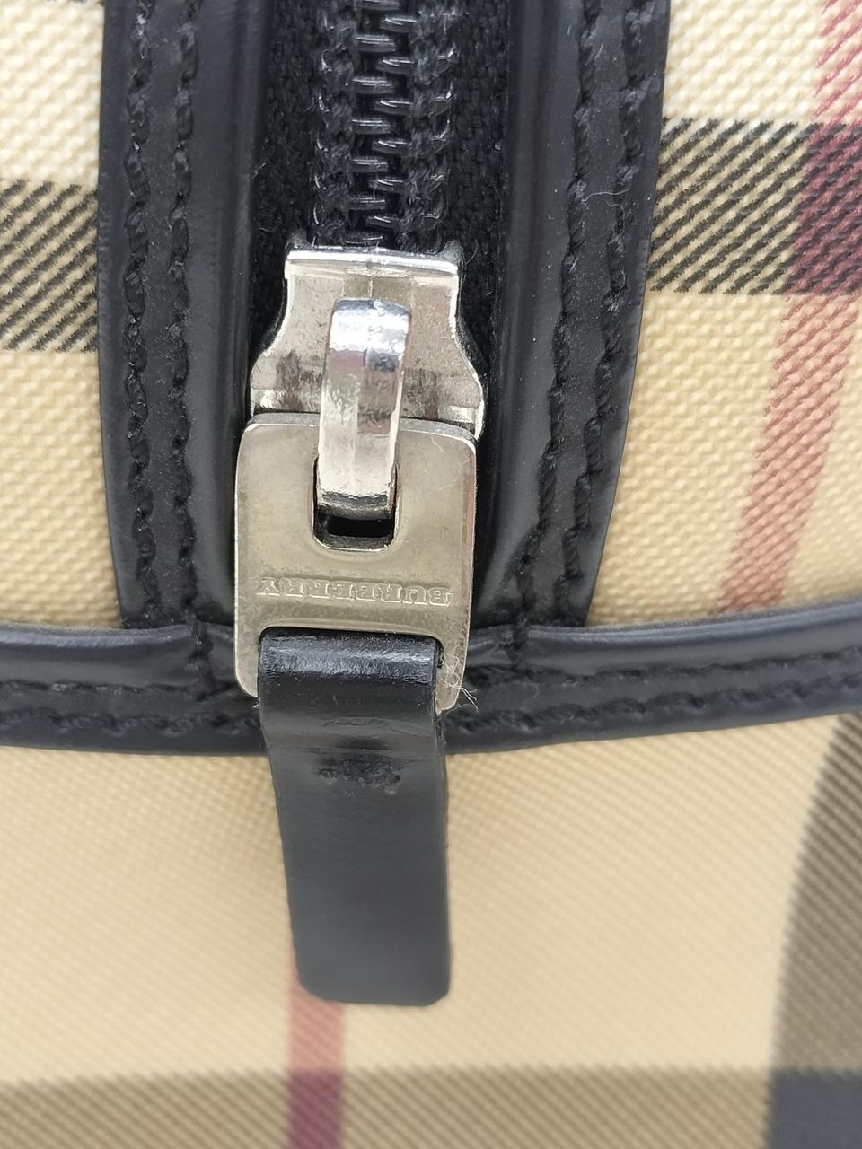 汚れの様なもの有り