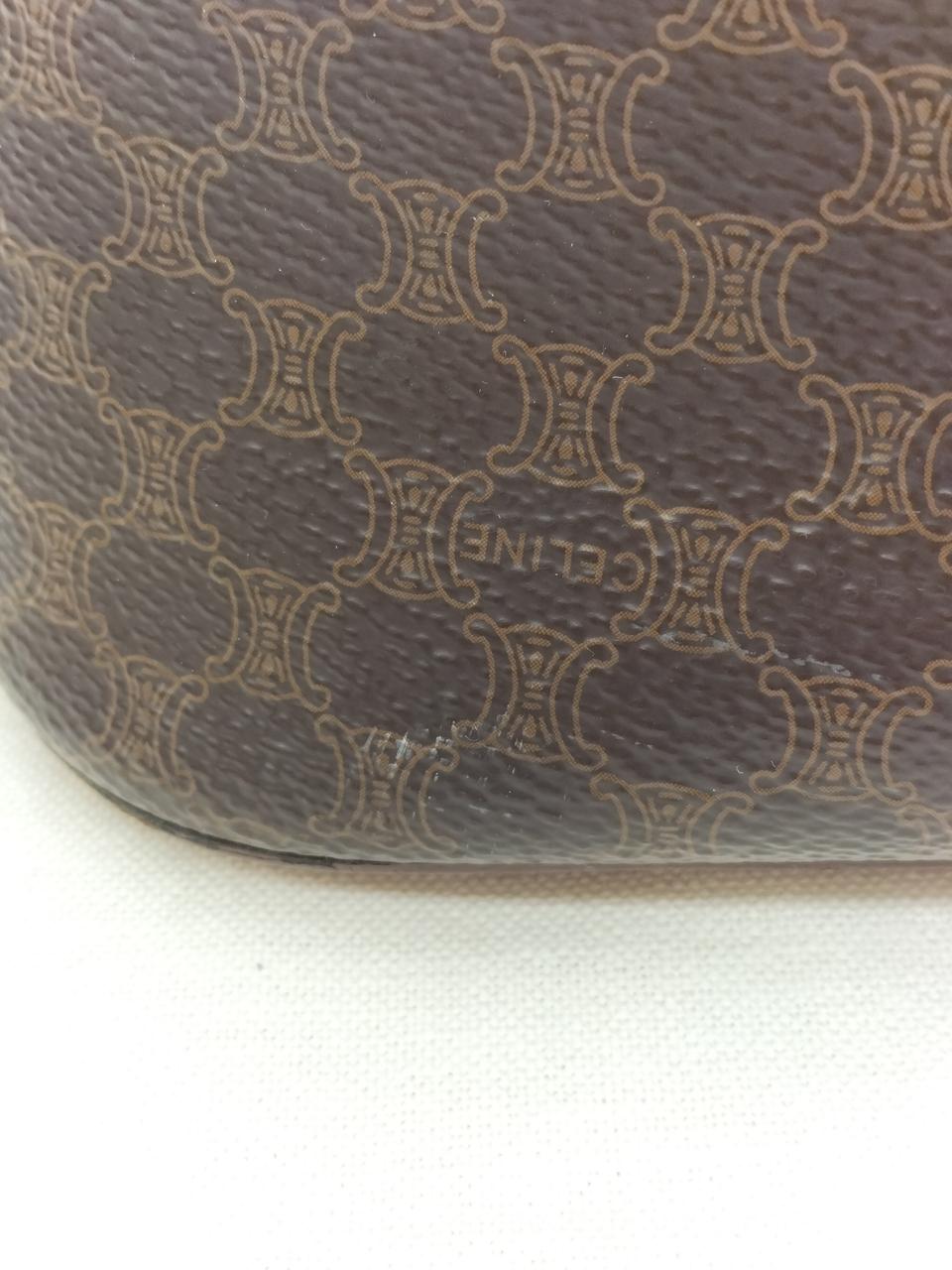 汚れの様なもの有り
