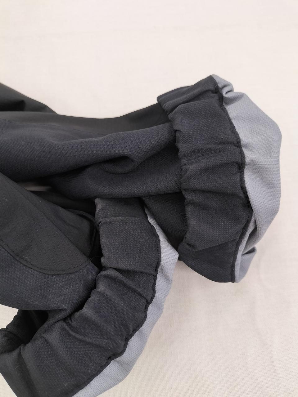 袖口に汚れの様なもの有り