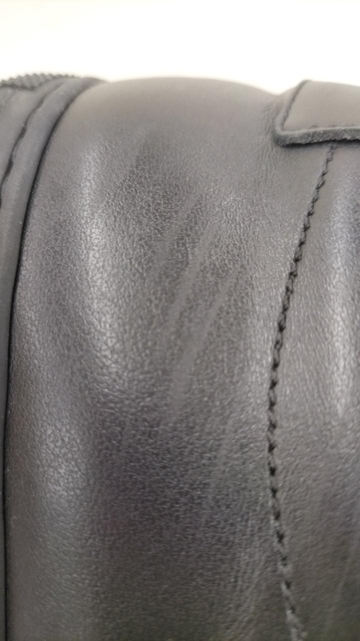 両足かかと部分キズ有