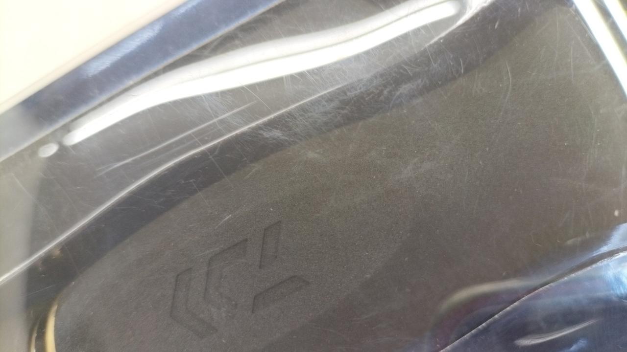 ケース全体的にキズ有