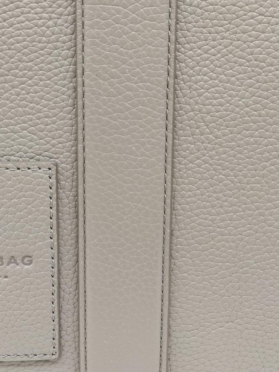 背面：毛羽立ちの様なもの有り