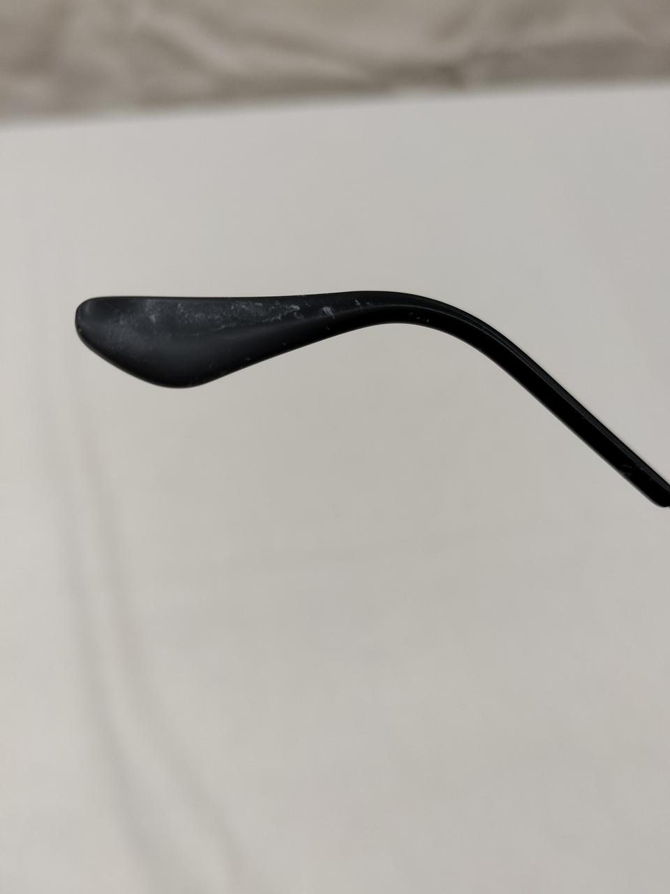 汚れの様なもの有り