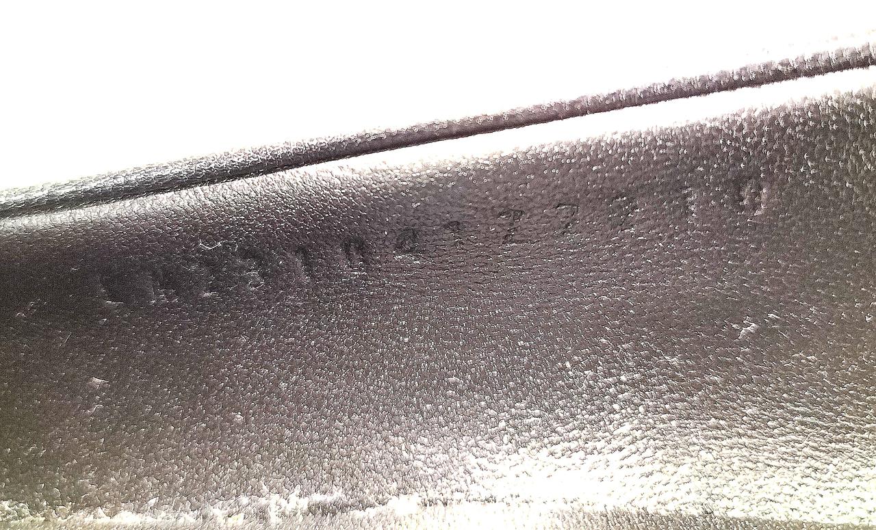 靴内側　シリアル