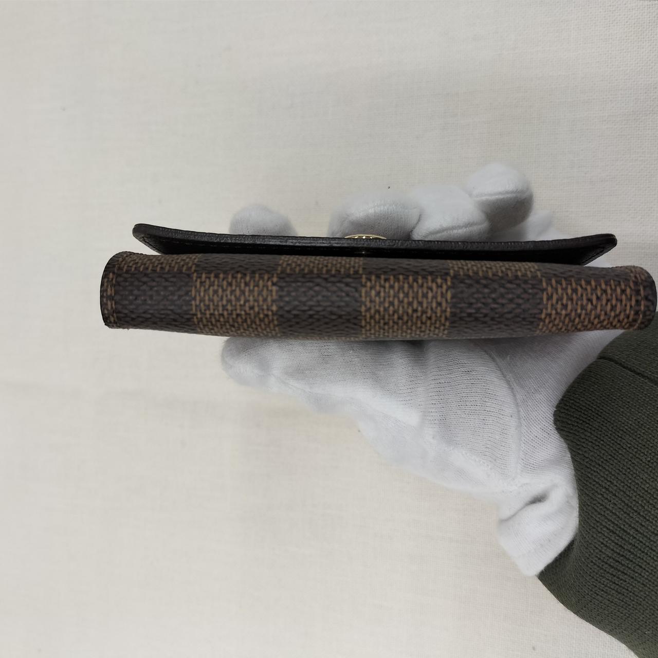 縁が少し広がっています