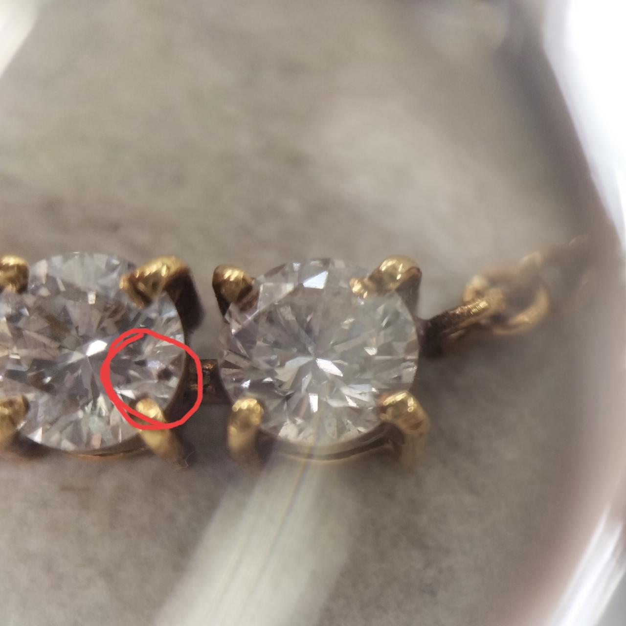 右側2番目ダイヤ内包物