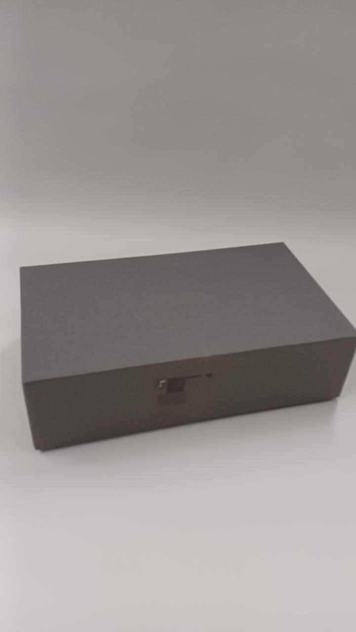 箱の変色、テープ跡あり