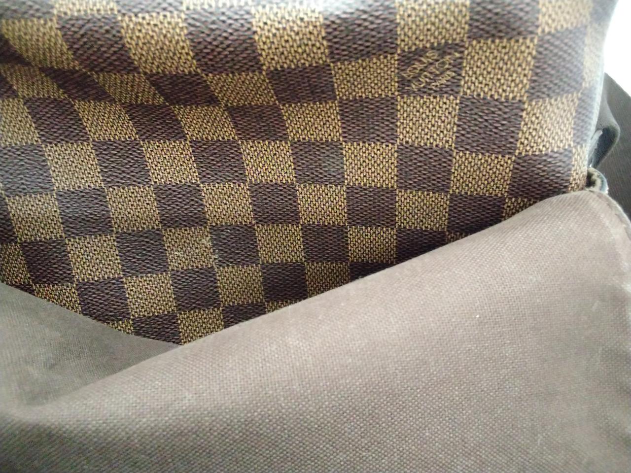 内側白い汚れあり