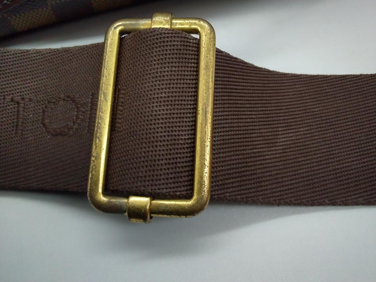 金具全体にサビ傷あり