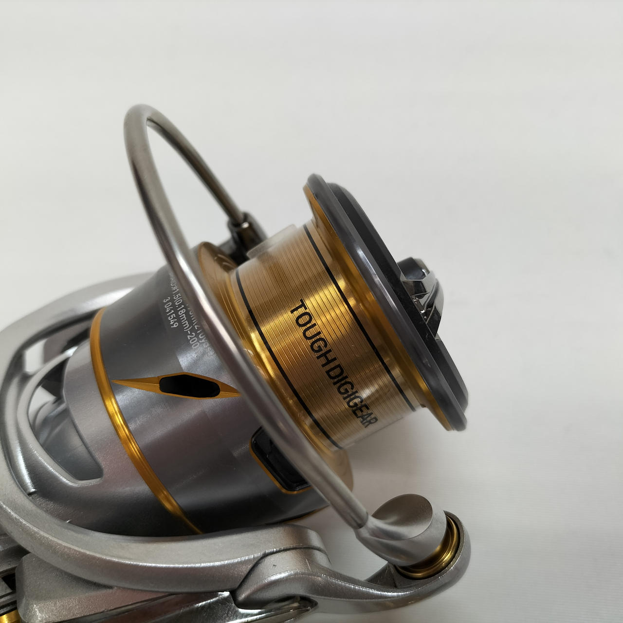 テープが巻いたままです