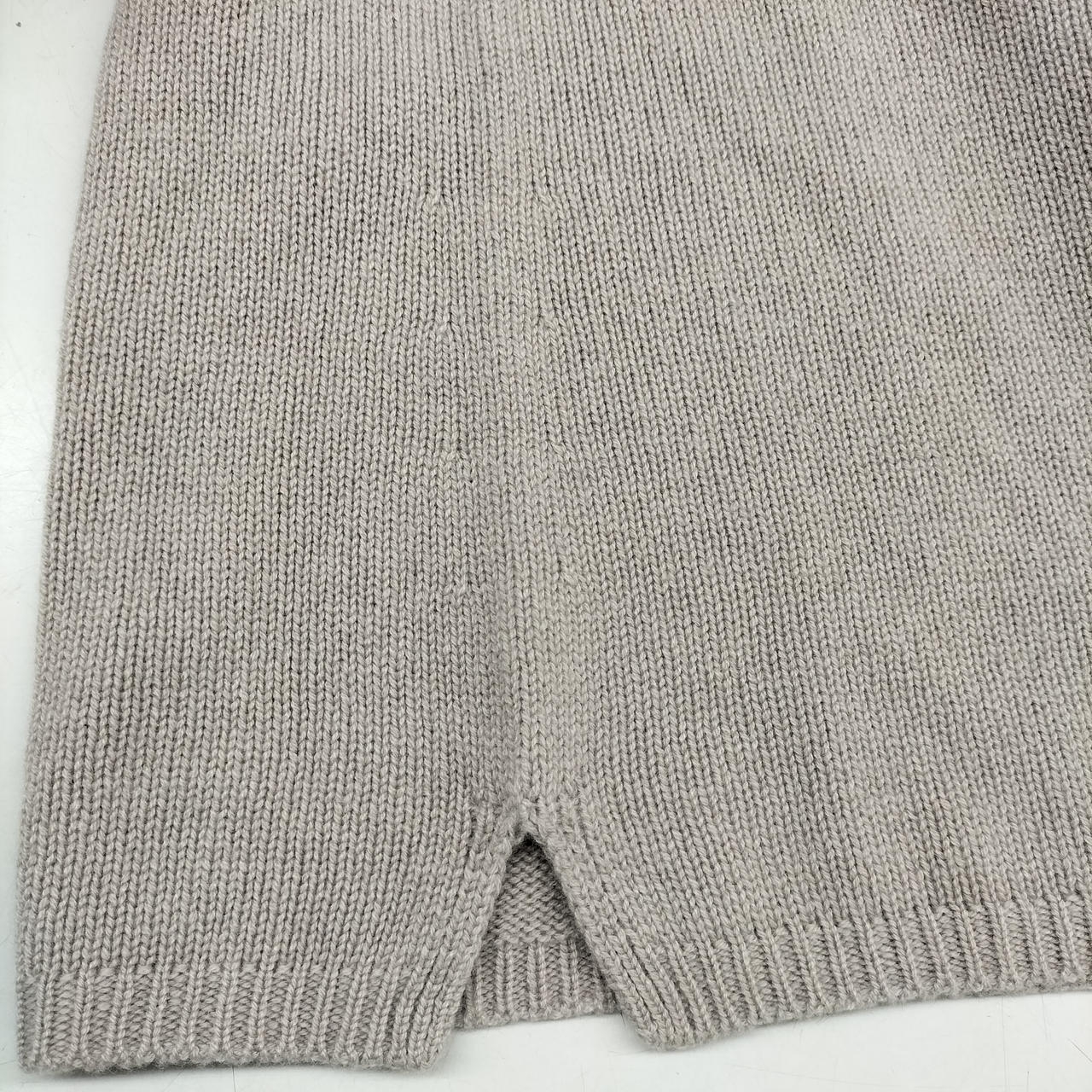 左右にサイドスリットあり