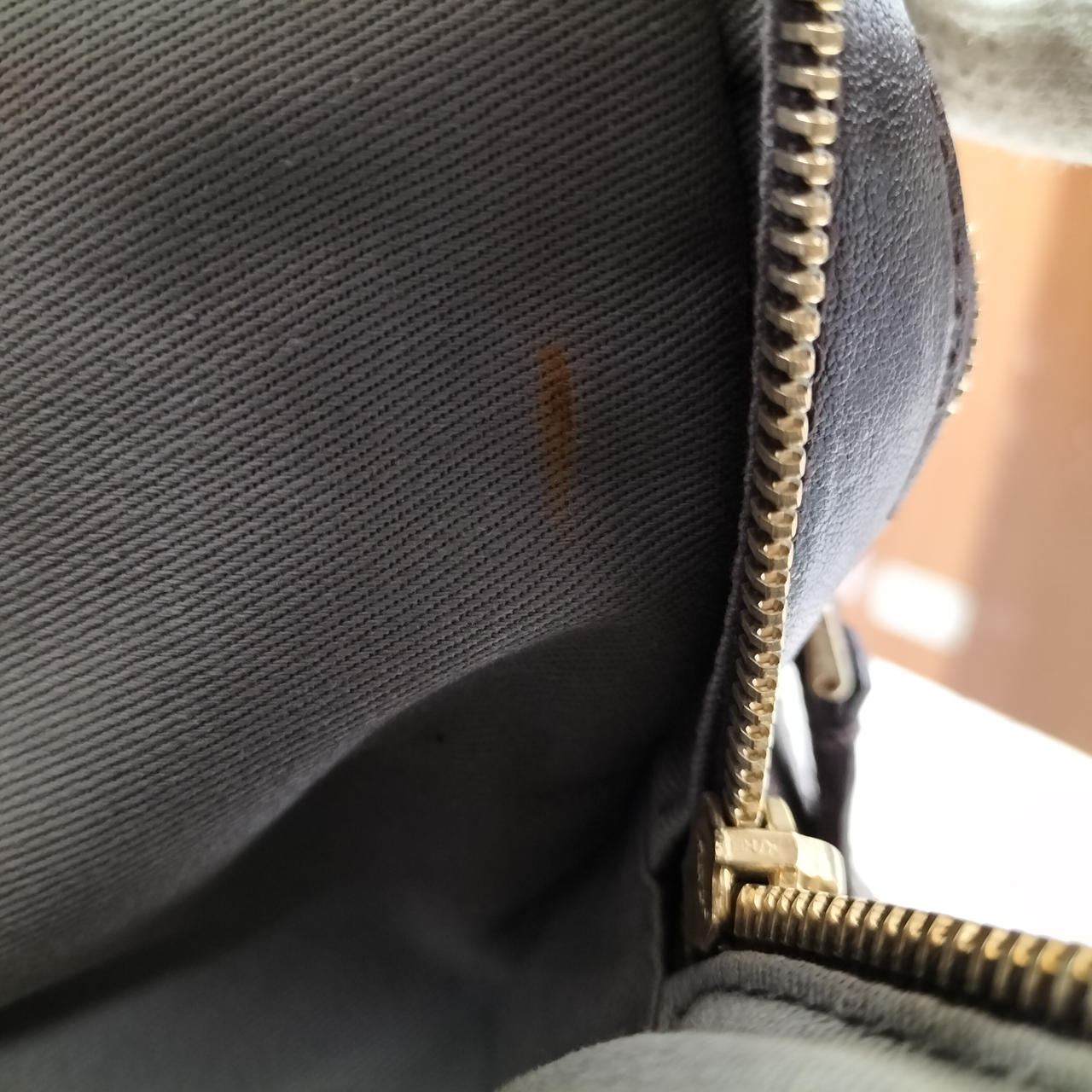 真ん中口内部汚れ