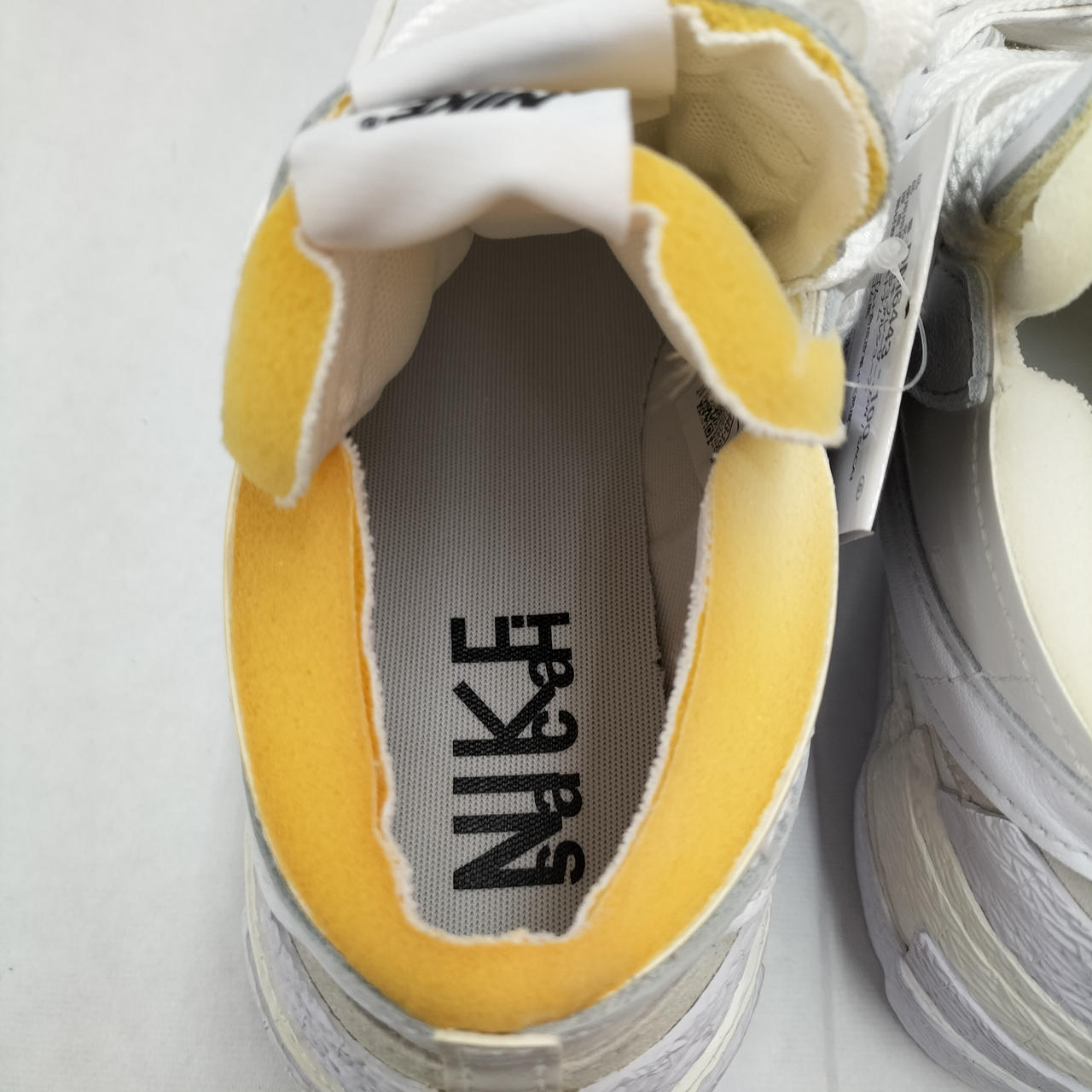 左足スポンジ部変色