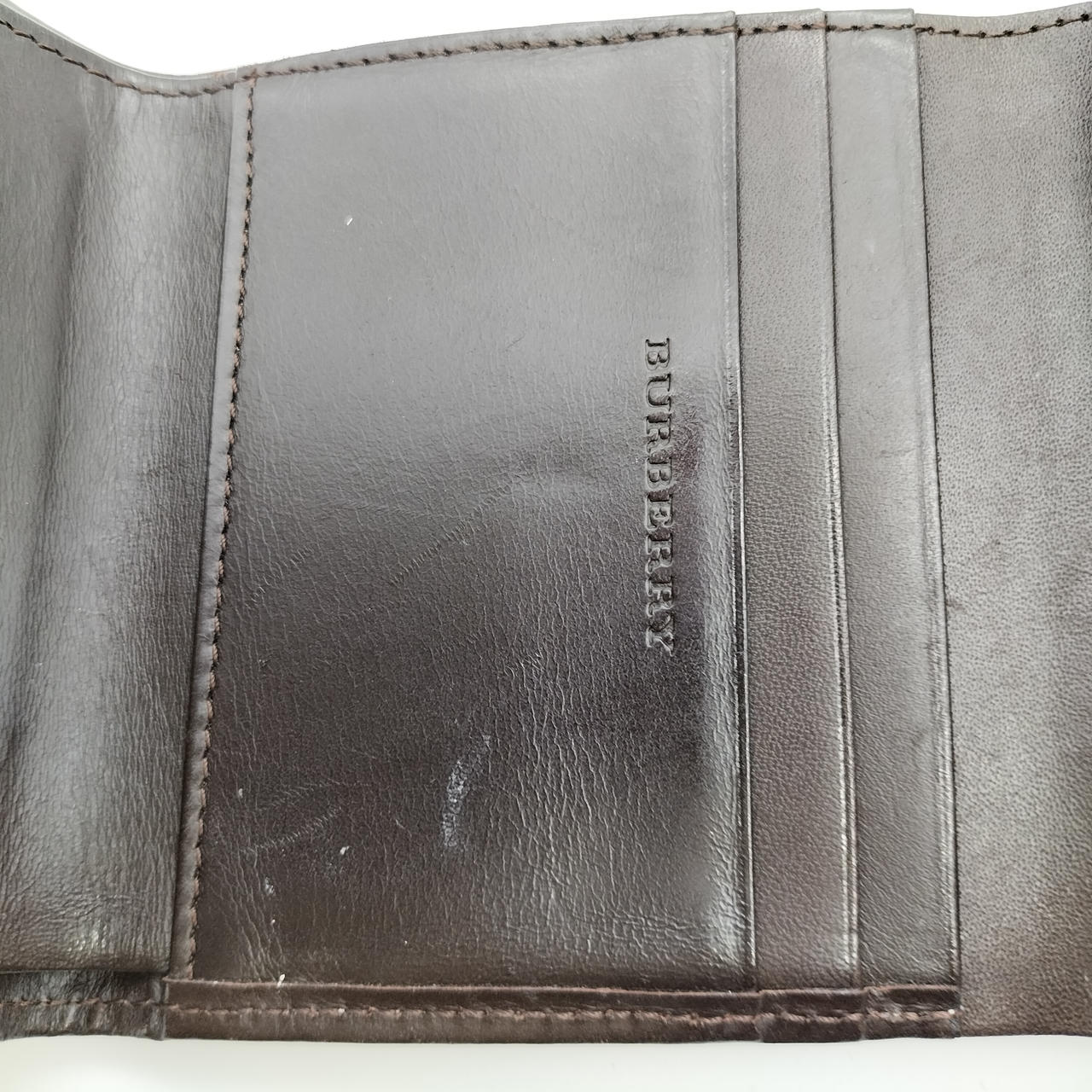 傷が目立ちます