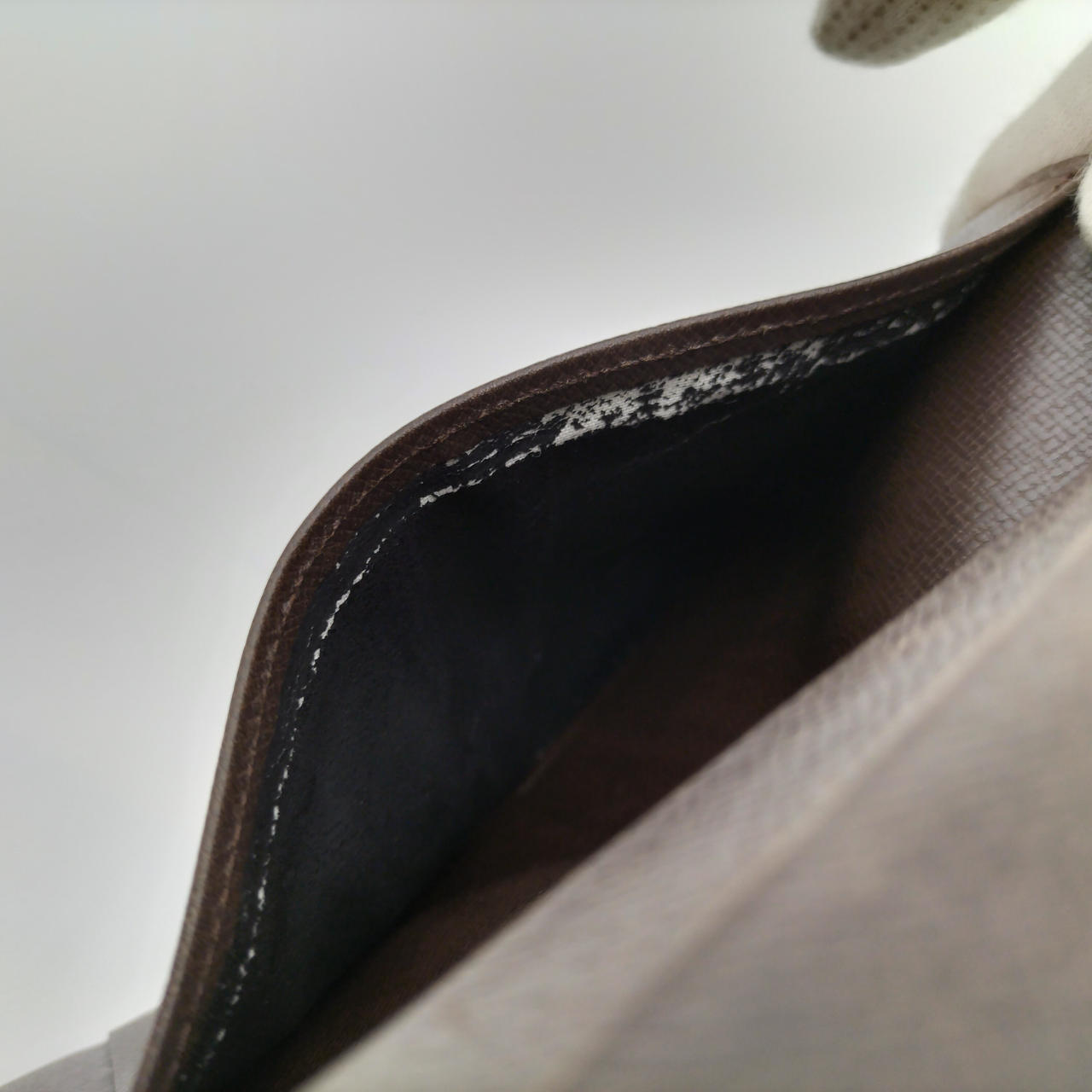 右ポケット 劣化して剥がれています