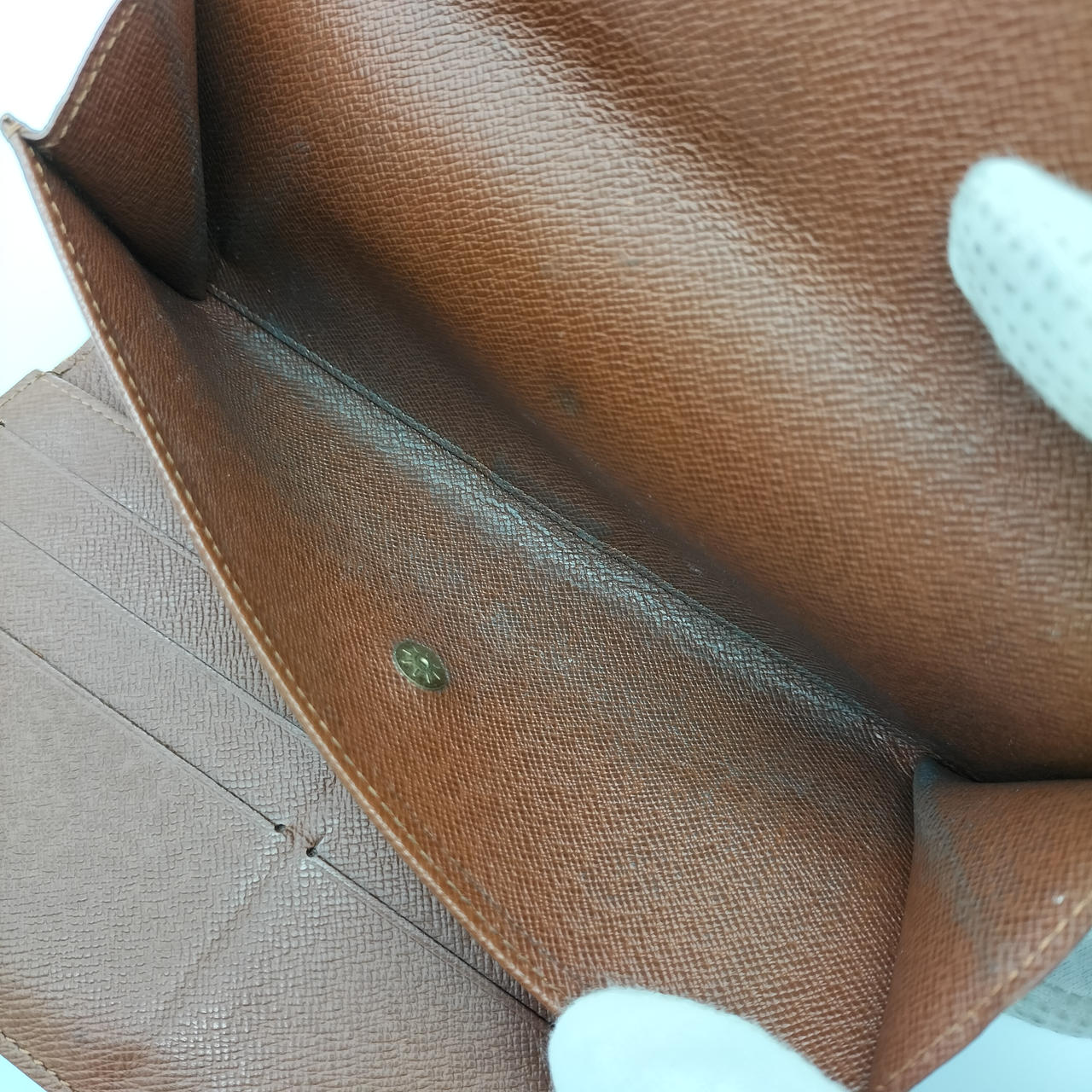 コインケース内 汚れ