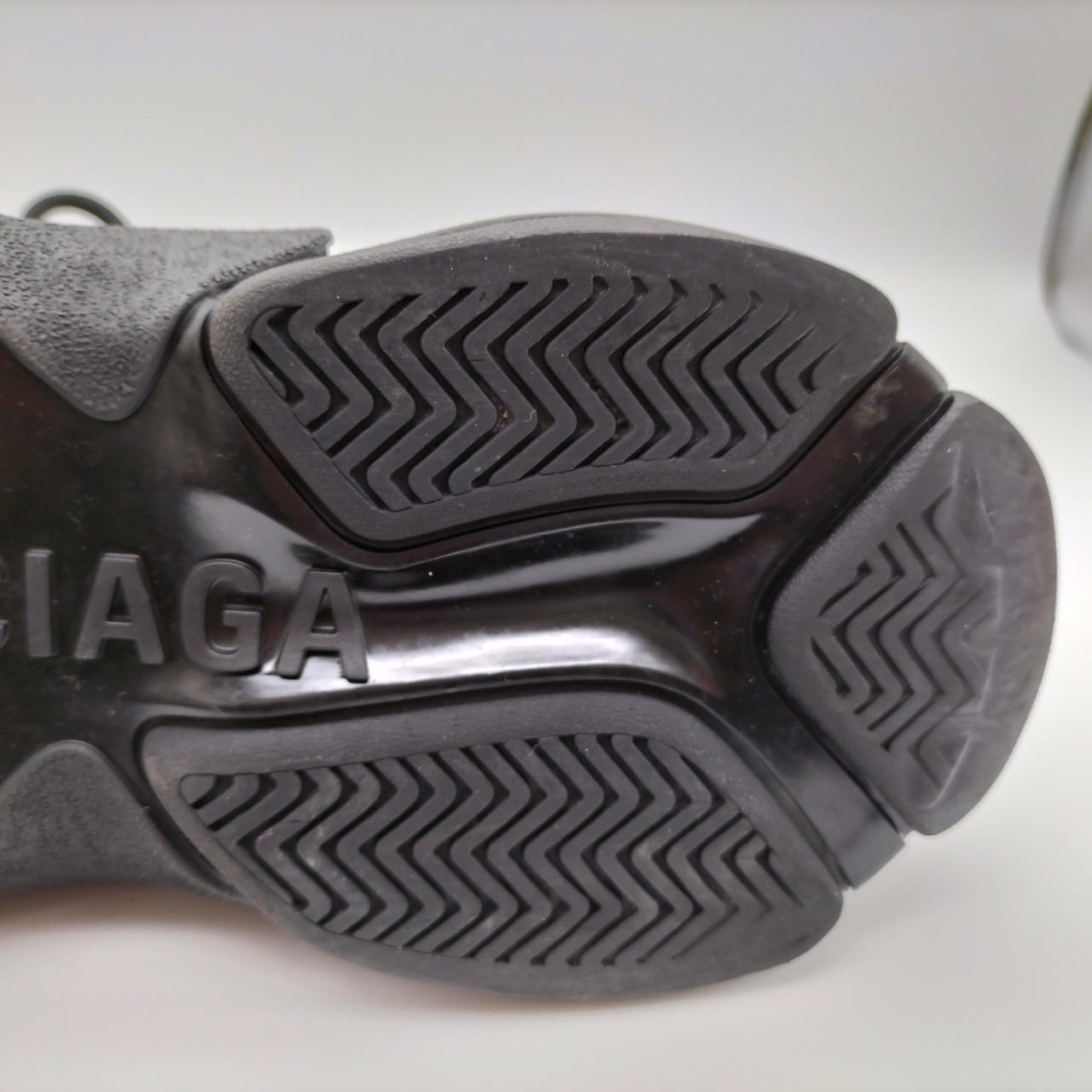 左靴底踵部分かなり減っています