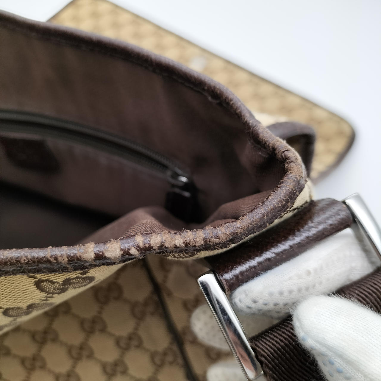 開口部 革剥がれ